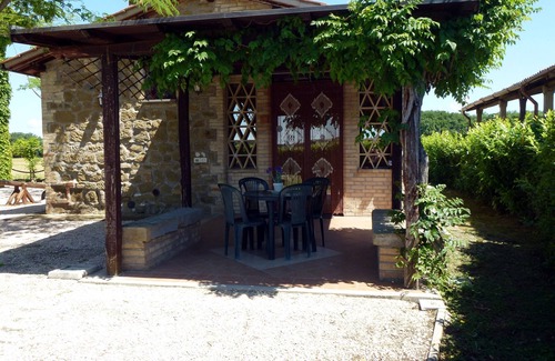 Torgiano Casa | Acogedora casa de vacaciones con piscina en una finca de vino. Wi-Fi gratis; huerta libre