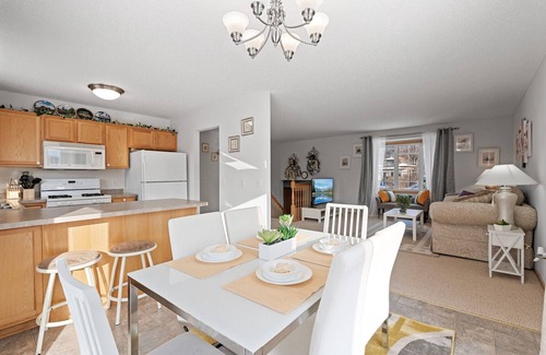 Payne - Phalen Casa | Cozy Home- 2 King/ 2 Queen , 5 minutes to DT St. Paul