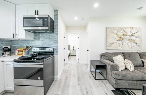 Alhambra Casa | Cozy home 2bed near DTLA w/Parking