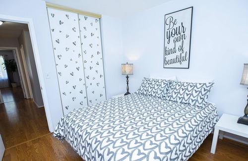 Vernon Hills Casa | Cozy home, 4 bdrm, 2.5 bath, fenced backyard, pet friendly, desirable location