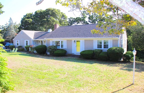East Dennis Casa | Cozy home close to Dennis beaches **can sleep 8**