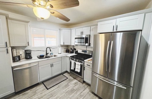 Dupont Casa | Cozy Home Games+BBQ|Min to Downtown Den & Boulder!
