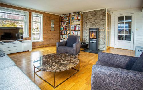 Osteroy Casa | Cozy Home In Bruvik With Wifi