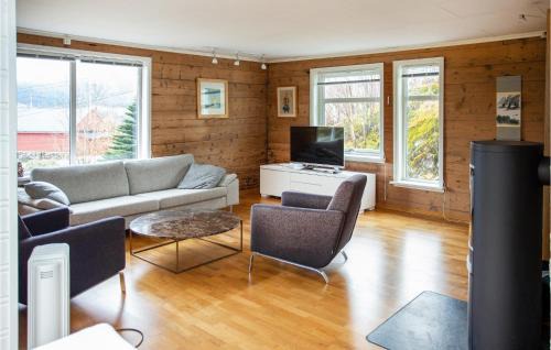 Osteroy Casa | Cozy Home In Bruvik With Wifi