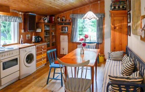 Dals Rostock Casa | Cozy Home In Dals-Rostock With Kitchen