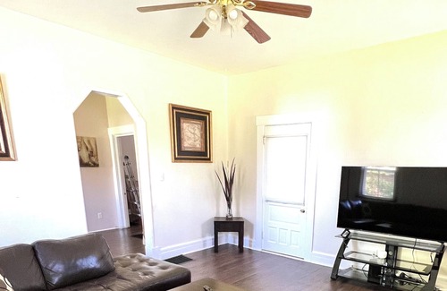 Glendale Otro | Cozy Home in Historic Glendale