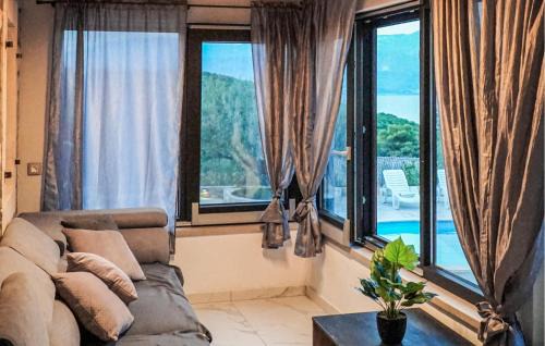Splitska Casa | Cozy Home In Postira With Wifi