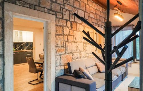 Splitska Casa | Cozy Home In Postira With Wifi