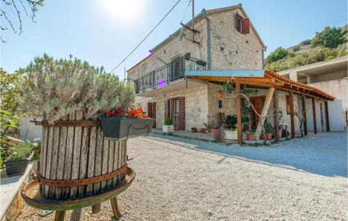 Seget Donji Casa | Cozy Home In Seget Donji