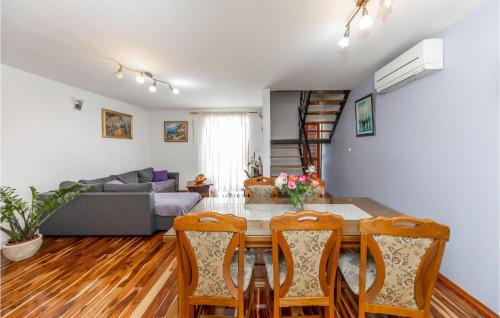 Seget Donji Casa | Cozy Home In Seget Donji