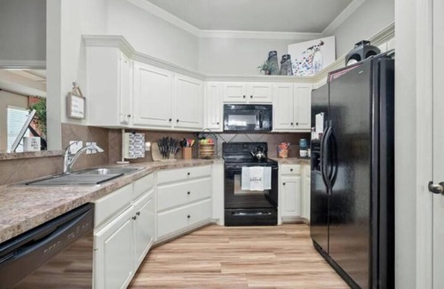 Lubbock Casa | Tucked Away in Southwest LBK *Pet Friendly *Garage