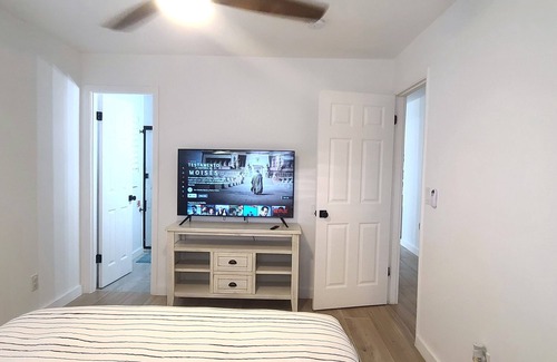 Titusville Cama Y Desayuno | Cozy Home in the heart of Titusville, close to Playa Linda Beach, River