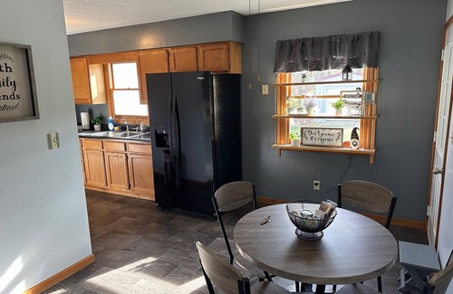 Logan Casa | Cozy home in the heart of Hocking Hills * with Hot Tub *
