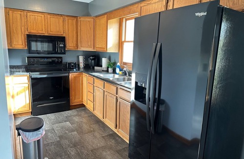 Logan Casa | Cozy home in the heart of Hocking Hills * with Hot Tub *