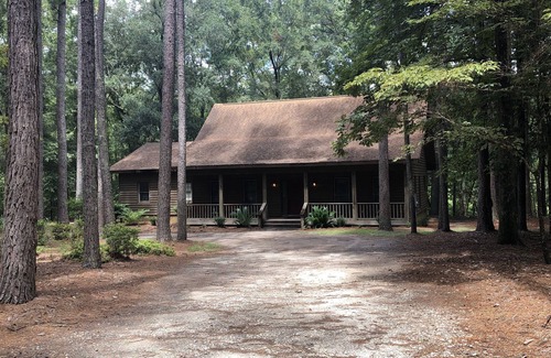 Pineland Casa | Cozy home in the woods close to Ebenezer Creek.
