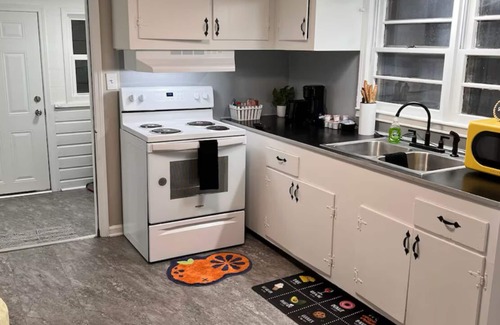 Brooklet Casa | Cozy Home Near GSU / Walk to Food, Shop & Chill