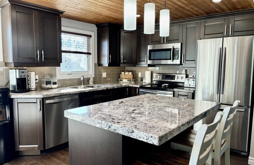 Fenelon Falls Casa | Cozy Home on Sturgeon Lake with Hot Tub