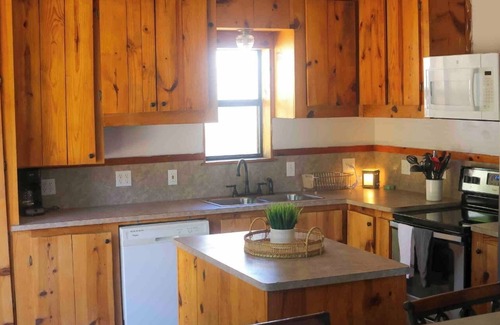 Ozark Casa | Cozy home right off the Pig Trail, in the Ozarks