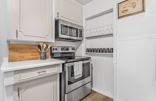 Niagara Falls Casa | Cozy Home Short Walk to Falls | Nintendo | FirePit