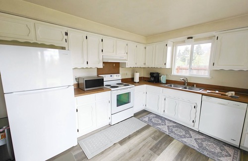 Lake Stevens Casa | Cozy home, Walk to Lake, Food & Shops, EV Charger