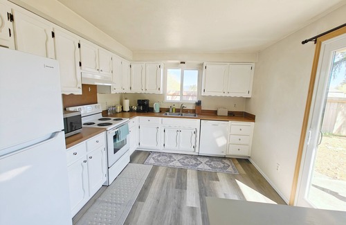 Lake Stevens Casa | Cozy home, Walk to Lake, Food & Shops, EV Charger