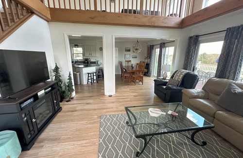 Apple River Casa | Cozy home with beautiful LAKE VIEW!