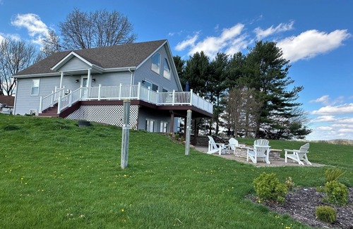 Apple River Casa | Cozy home with beautiful LAKE VIEW!