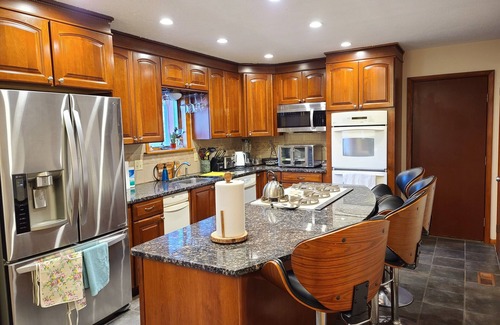 Effort Casa | Cozy home with hot tub and pool, which has incredible fire pit table.
