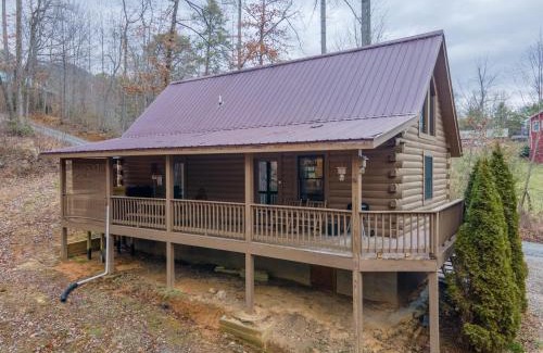 Bryson City Casa | Cozy Hot Tub Cabin
