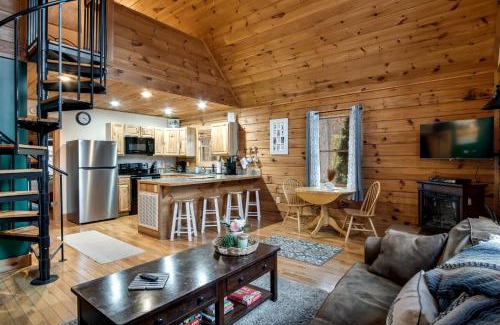 Bryson City Casa | Cozy Hot Tub Cabin