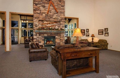 Alpine County Apartamento | Cozy Hotel Unit - steps from ski lifts, hot tub, kitchenette