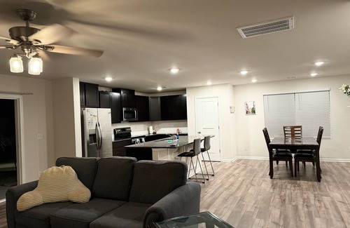 Charlotte Casa | ACOGEDORA CASA A POCOS MINUTOS DEL CENTRO DE LA CIUDAD