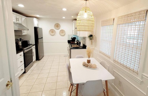 Danvers Casa | Cozy house, close to downtown Danvers