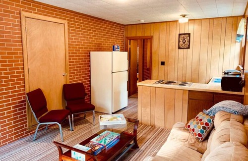 High Point Casa | Acogedora casa de 1 dormitorio y 1 baño: escondite de negocios o fin de semana