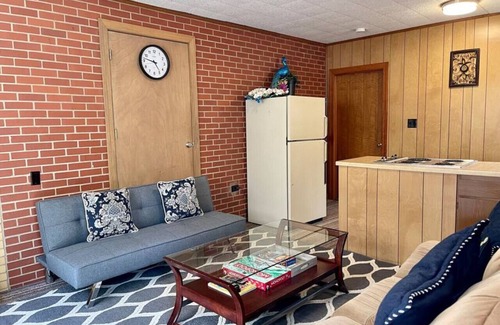 High Point Casa | Acogedora casa de 1 dormitorio y 1 baño: escondite de negocios o fin de semana