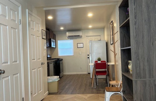 Canton Casa | Cozy house in awesome Baltimore Fells Point with WiFi, AC