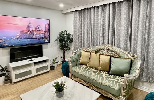 Saint-Leonard Casa | Cozy House in Heart of Montreal