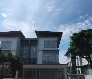 Kajang Villa | Cozy House in Kajang