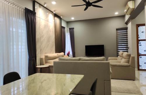 Kajang Villa | Cozy House in Kajang