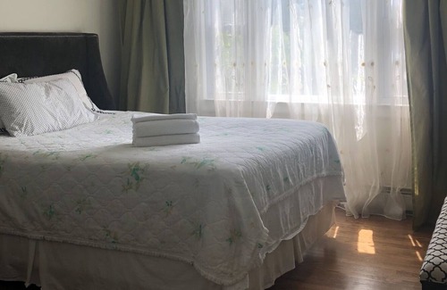 Hopatcong Casa | Cozy house near Lake Hopatcong