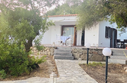 Olbia Villa | Cozy house surrounded by greenery within walking distance of the beaches and the city