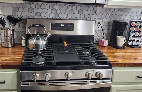 Indianapolis Casa | Cozy house will sleep many. Ten minutes from downtown.