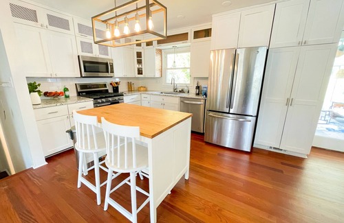 Tucker Casa | Cozy House with a Sunroom!