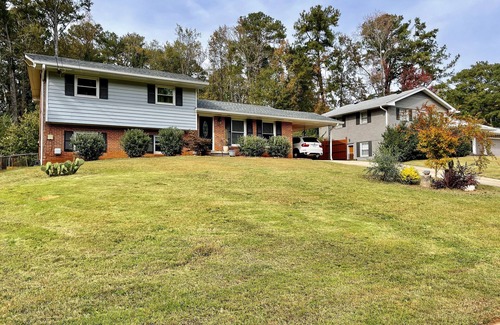 Tucker Casa | Cozy House with a Sunroom!