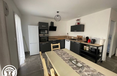 Saint-Reverend Cabaña | Casa acogedora con jardín y WiFi, cerca de la playa de Saint-Gilles-Croix-de-Vie