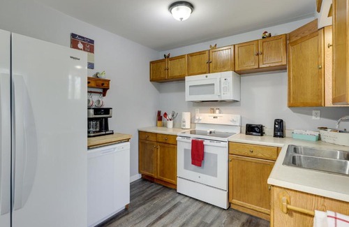 Jonesville Casa | Cozy Kentucky Retreat - Deck, Near Ark Encounter!