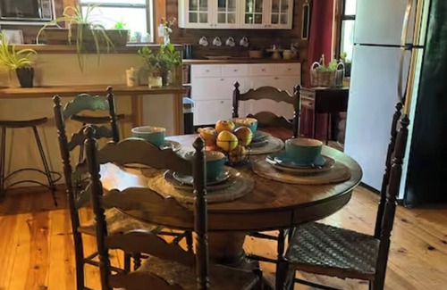 Lookout Mountain Apartamento | Cozy King Size Fireplace Log Cabin Apartment on Lookout Mountain