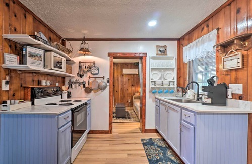 Knoxville Cabina | Cozy Knoxville Getaway ~ 8 Mi to Downtown!