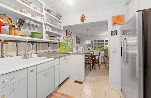 Clarkesville Cabaña | Cozy Lake Burton cottage -- enjoy boating, mountains, hiking, wineries and more!