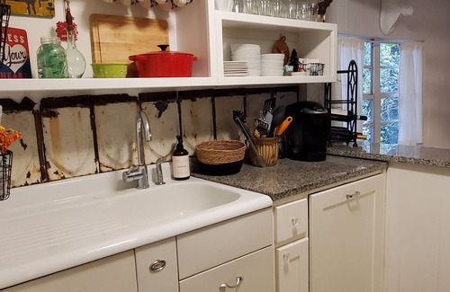 Clarkesville Cabaña | Cozy Lake Burton cottage -- enjoy boating, mountains, hiking, wineries and more!